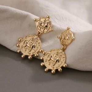 Vintage style gold earrings